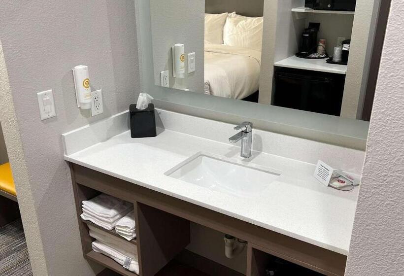 חדר סטנדרט עם מיטת קינג, Comfort Inn & Suites
