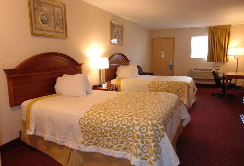 Номер Стандарт Адаптированный для Инвалидов, Days Inn By Wyndham Huntington