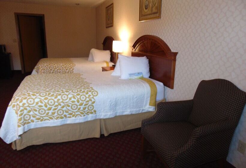 Номер Стандарт 2 Двуспальные Кровати, Days Inn By Wyndham Huntington