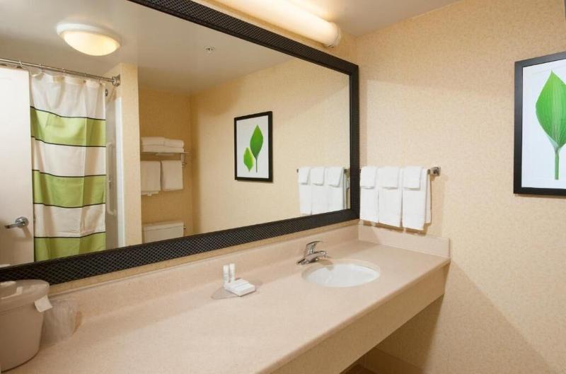 Номер Стандарт Адаптированный для Инвалидов, Days Inn By Wyndham Huntington