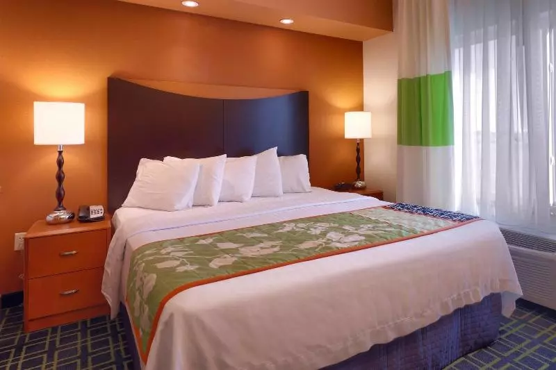 キングサイドベッドのスタンダードワンルーム, Fairfield Inn And Suites By Marriott Laramie