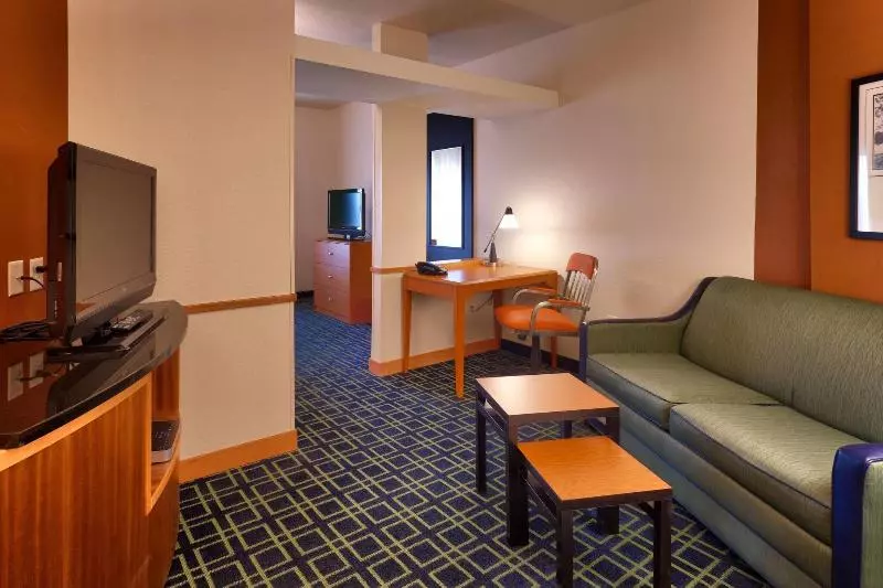 キングサイズベッドのスタンダードルーム, Fairfield Inn And Suites By Marriott Laramie