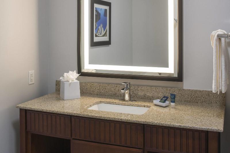 سوئیت با تخت بزرگ, Four Points By Sheraton Houston Hobby Airport