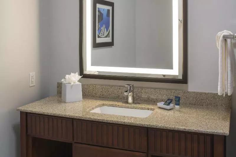 キングサイズベッドのスイートルーム, Four Points By Sheraton Houston Hobby Airport