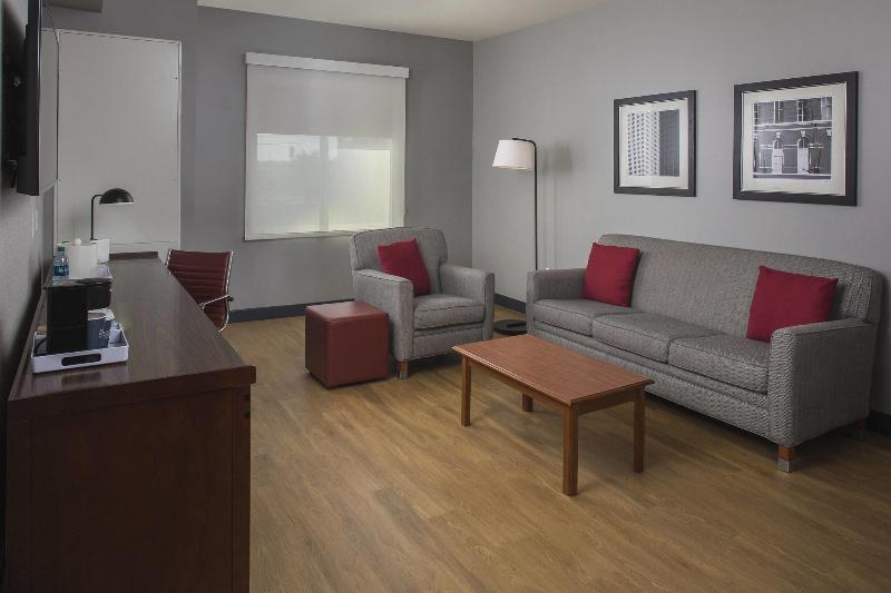 سوئیت با تخت بزرگ, Four Points By Sheraton Houston Hobby Airport