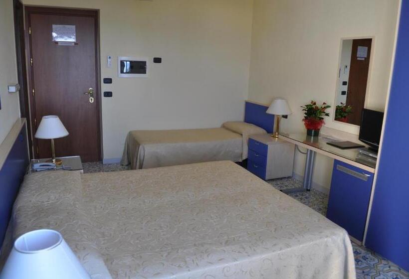 Номер Стандарт Трехместный, Grand Hotel La Playa