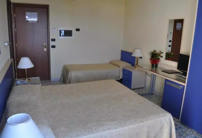 اتاق استاندارد سه نفره, Grand Hotel La Playa