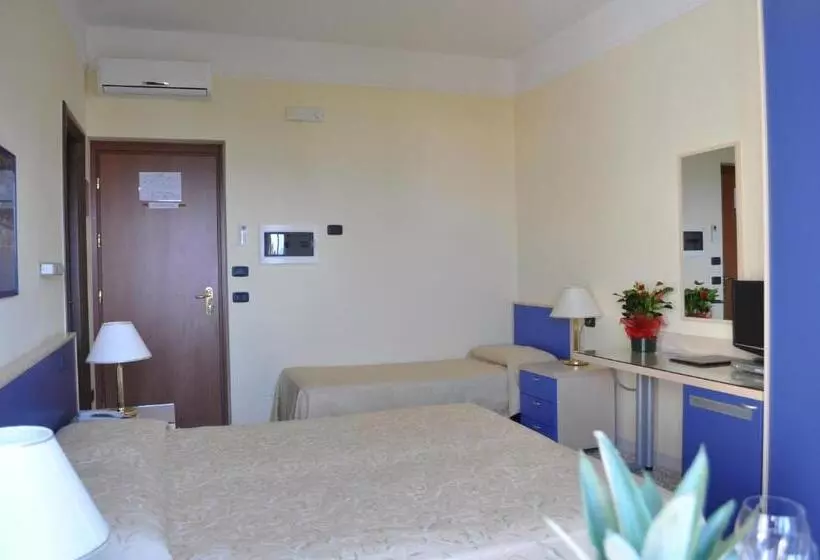 اتاق استاندارد سه نفره, Grand Hotel La Playa