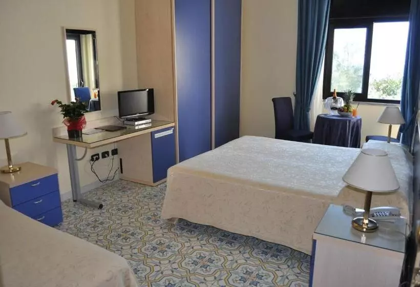 اتاق استاندارد سه نفره, Grand Hotel La Playa