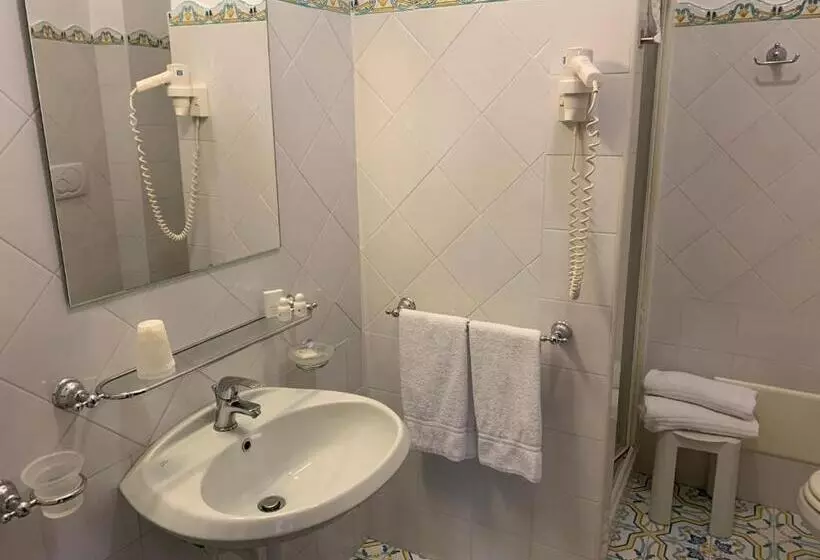 اتاق استاندارد چهار تخته, Grand Hotel La Playa