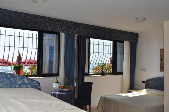 اتاق استاندارد چهار تخته, Grand Hotel La Playa