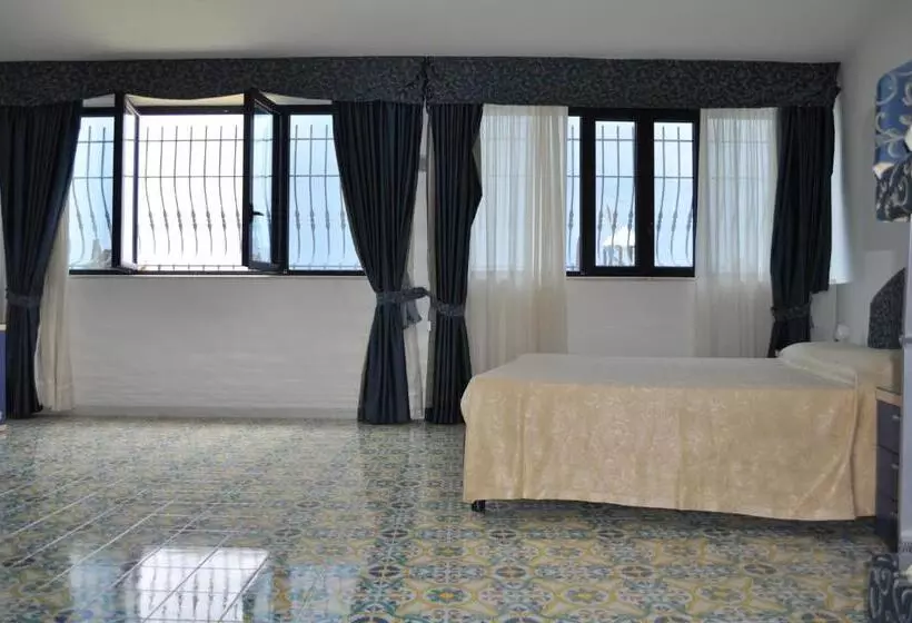 اتاق استاندارد چهار تخته, Grand Hotel La Playa
