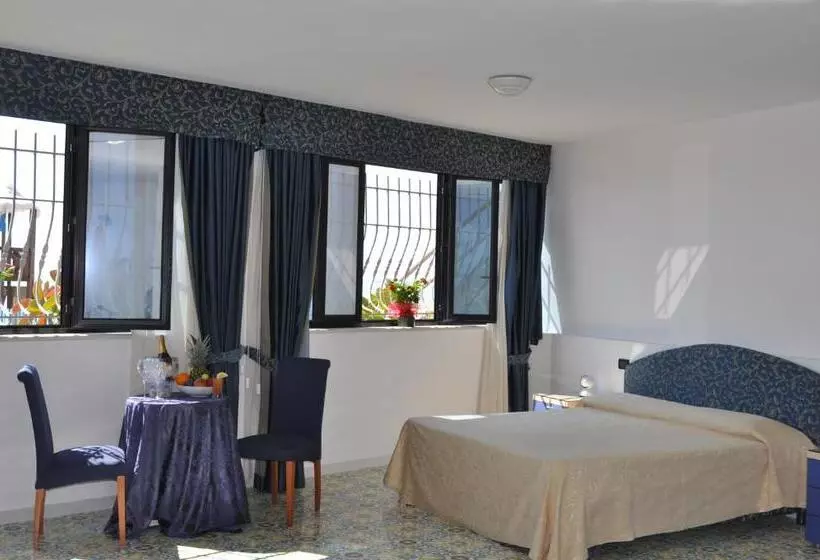 اتاق استاندارد چهار تخته, Grand Hotel La Playa