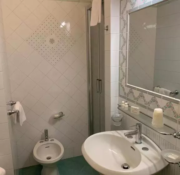 اتاق استاندارد با بالکن, Grand Hotel La Playa