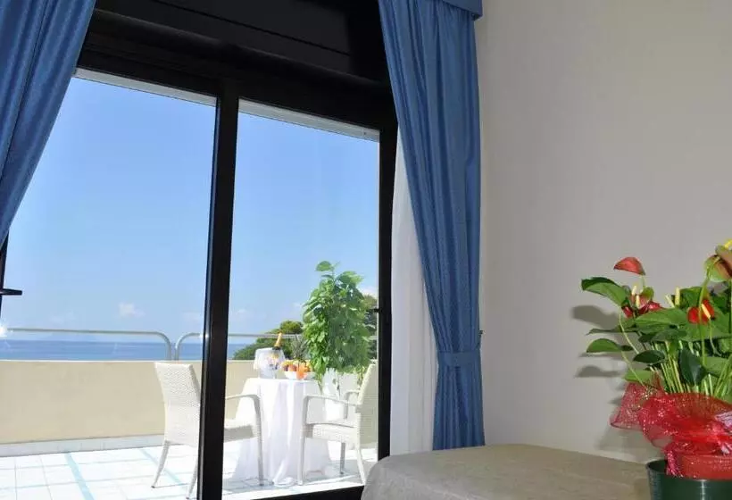 اتاق سوپریور با چشمانداز دریا, Grand Hotel La Playa