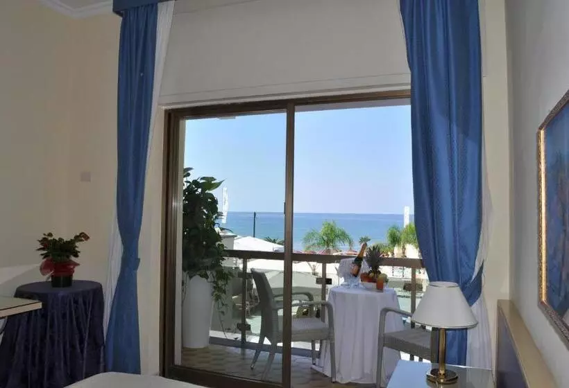 اتاق سوپریور با چشمانداز دریا, Grand Hotel La Playa