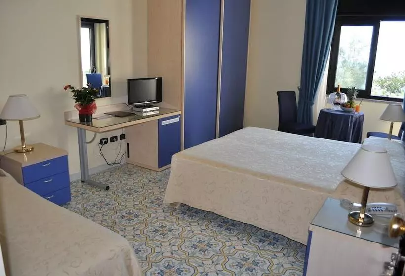 اتاق استاندارد سه نفره, Grand Hotel La Playa