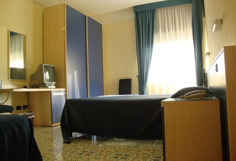 اتاق استاندارد سه نفره, Grand Hotel La Playa