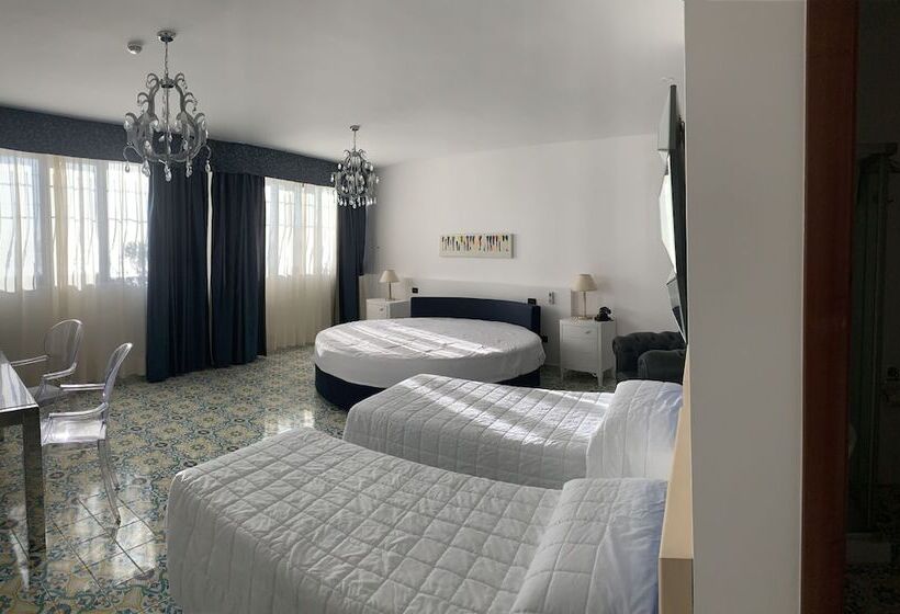 اتاق استاندارد چهار تخته, Grand Hotel La Playa