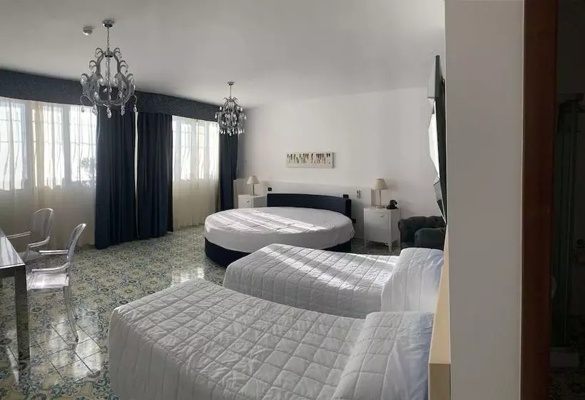 اتاق استاندارد چهار تخته, Grand Hotel La Playa