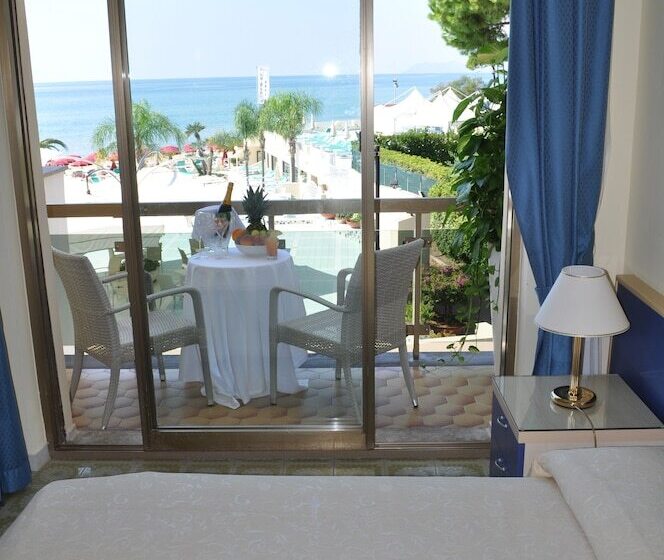 Номер Superior Вид на Море, Grand Hotel La Playa