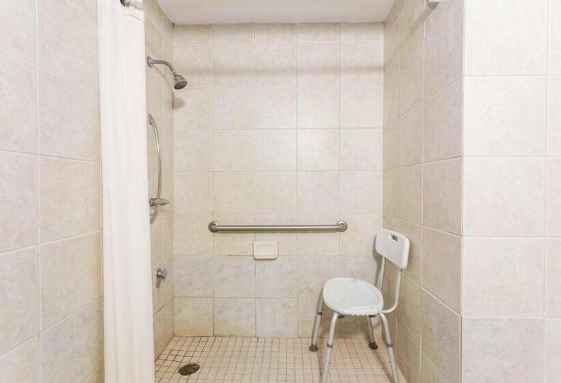 身障者適用キングサイズベッドルーム, Super 8 By Wyndham Hardeeville