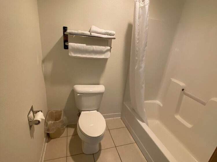 스탠다드 스튜디오, Super 8 By Wyndham Ida Grove