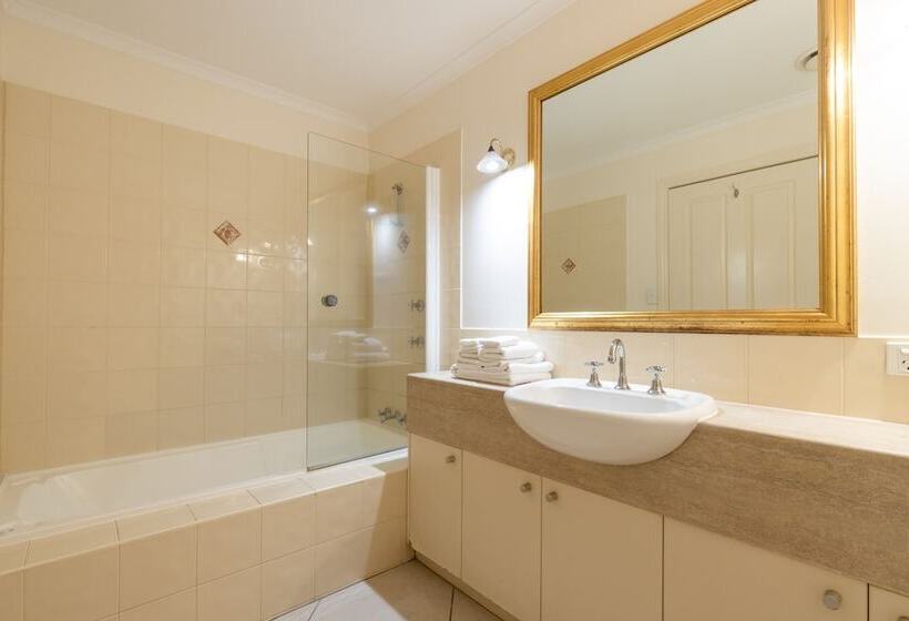 Люкс, The Mediterranean Port Douglas