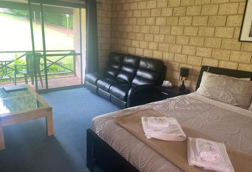 带阳台套房, Karri Forest Motel