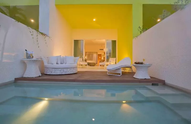 سوئیت جونیور با ماساژ آبی, Krystal Grand® Puerto Vallarta
