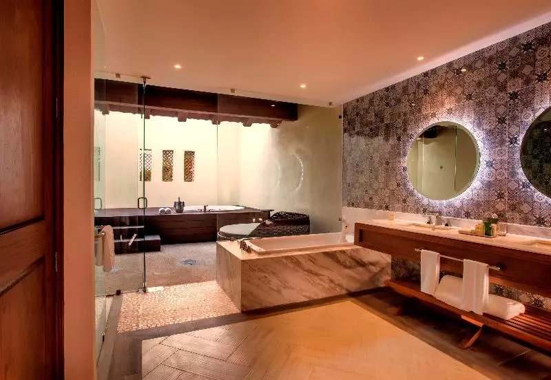 سوئیت جونیور با چشم‌انداز باغ, Krystal Grand® Puerto Vallarta