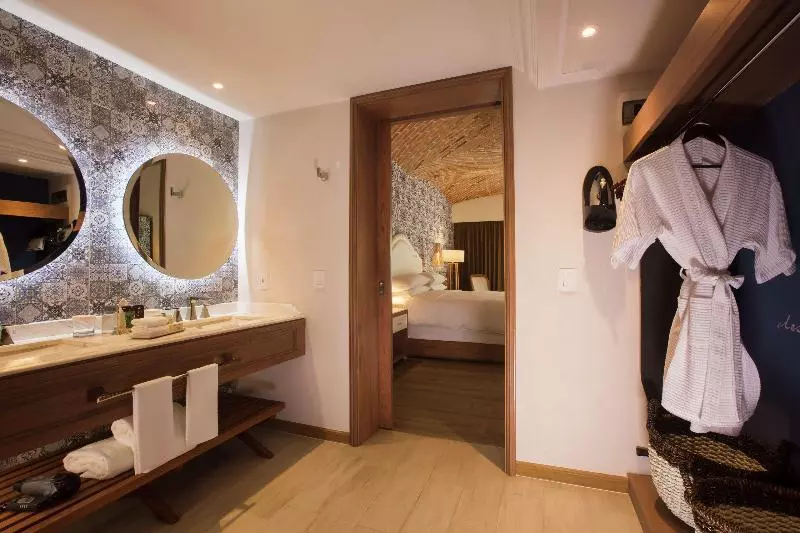 سوئیت جونیور با چشم‌انداز باغ, Krystal Grand® Puerto Vallarta