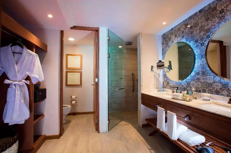سوئیت جونیور با چشم‌انداز باغ, Krystal Grand® Puerto Vallarta