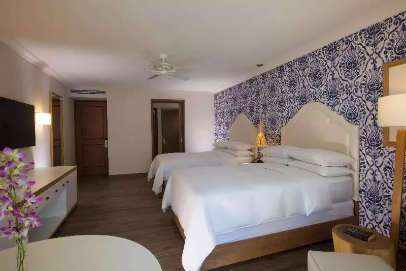 سوئیت جونیور با چشم‌انداز باغ, Krystal Grand® Puerto Vallarta