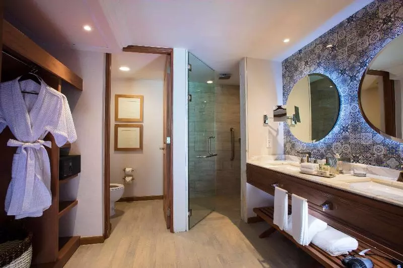 سوئیت جونیور با چشم‌انداز باغ, Krystal Grand® Puerto Vallarta