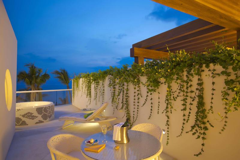 جناح جونيور, Krystal Grand Puerto Vallarta