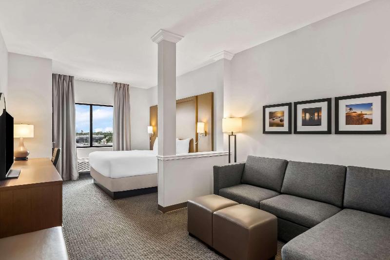 جناح جونيور مزوَّد بتراس, Krystal Grand Puerto Vallarta