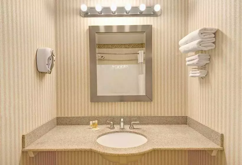 Standard-huone 2 Parivuodetta, Days Inn By Wyndham Ridgefield