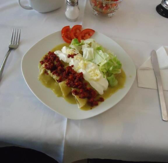 غرفه قياسيه سريرين مزدوجين, Estadio