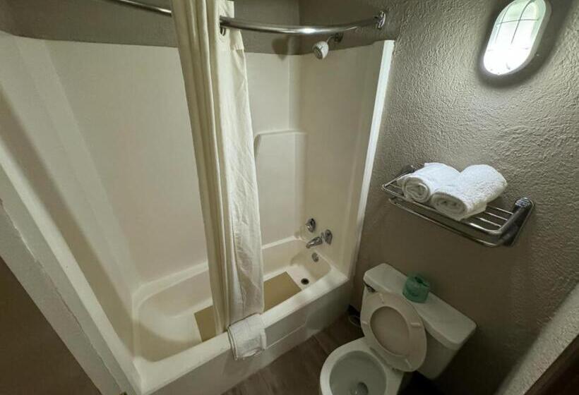 标准间, Heritage Inn