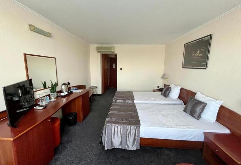 חדר דלוקס, Orbita