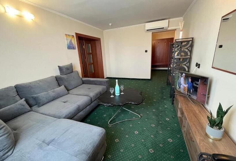 דירת חדר, Orbita