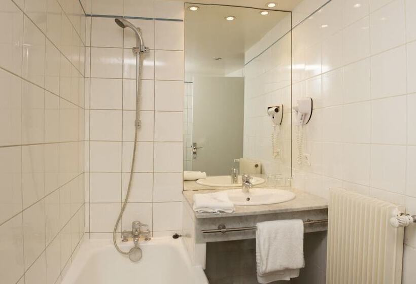 Номер Стандарт Трехместный, Ours Blanc  Place Victor Hugo