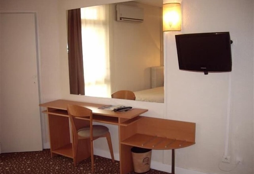 اتاق استاندارد سه نفره, Ours Blanc  Place Victor Hugo