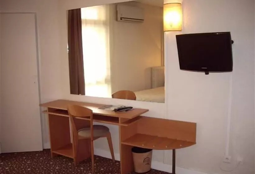 Standard Kolmen Hengen Huone, Ours Blanc Place Victor Hugo