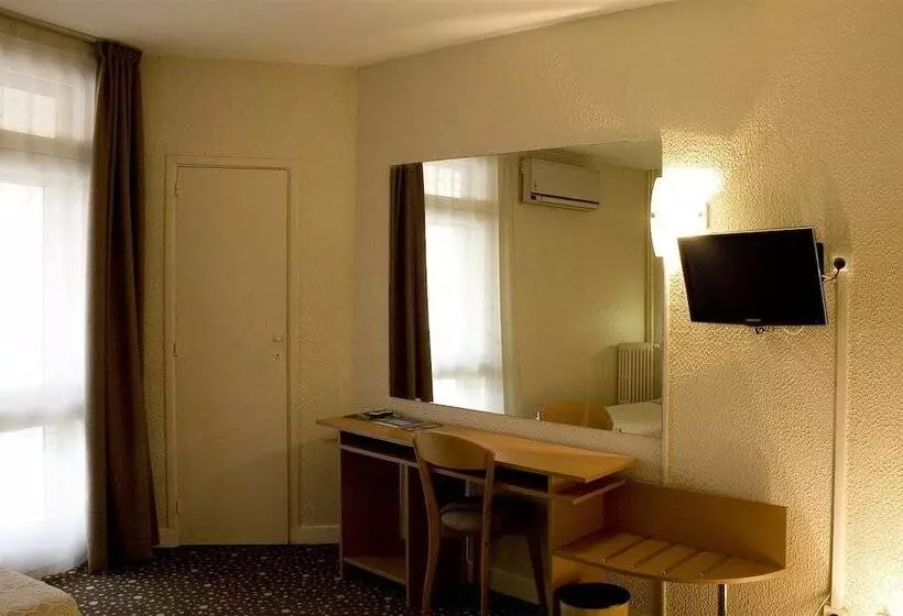 Standard Kolmen Hengen Huone, Ours Blanc Place Victor Hugo