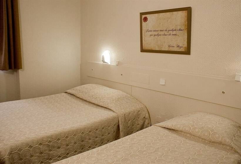 اتاق استاندارد سه نفره, Ours Blanc  Place Victor Hugo