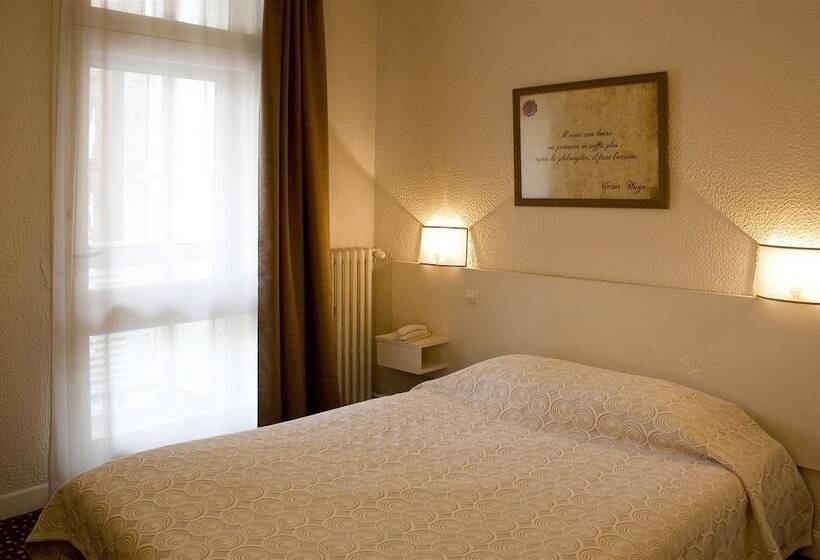 اتاق استاندارد چهار تخته, Ours Blanc  Place Victor Hugo