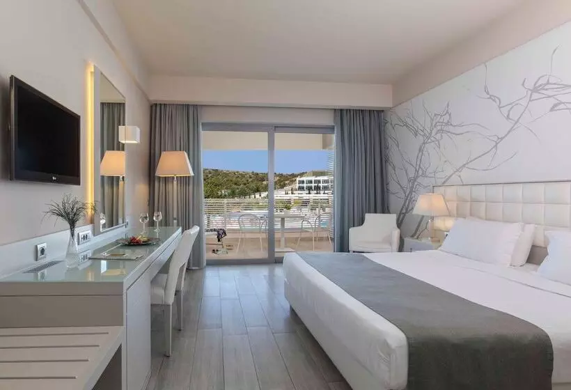 プールの見えるデラックスルーム, Princess Andriana Resort & Spa  Ultra Allinclusive