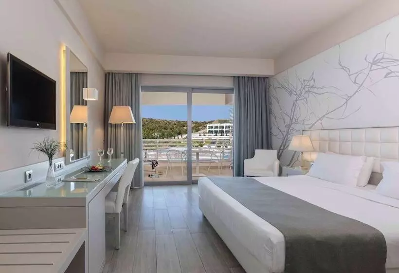 プールの見えるデラックスルーム, Princess Andriana Resort & Spa  Ultra Allinclusive